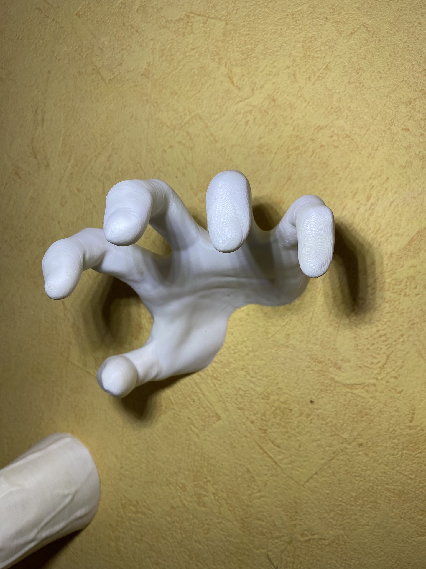 Lot de 3 Figurines Mains Sortant du Mur