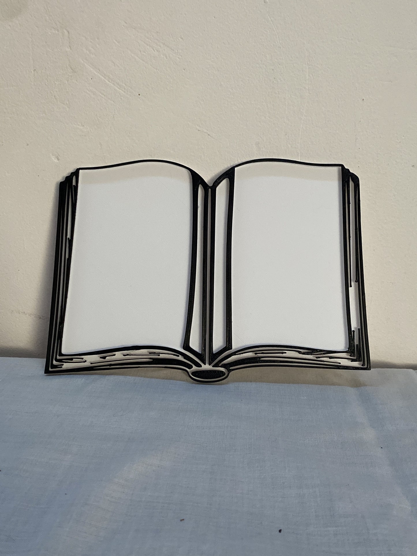 Déco murale livre ouvert – Art mural noir et blanc en impression 3D – Cadeau lecteur, déco bibliothèque ou bureau