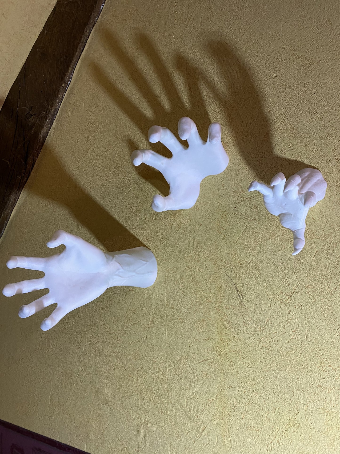 Lot de 3 Figurines Mains Sortant du Mur